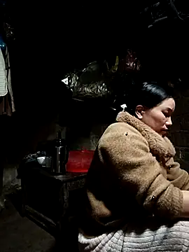 Snapshot of yu--yo chatting on February 11, 11:59 am yu--yo online show from February 11, 11:59 am