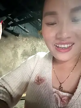 Snapshot of yu--yo chatting on February 15, 3:47 am yu--yo online show from February 15, 3:47 am