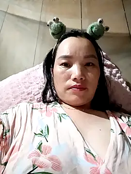 Snapshot of yu--yo chatting on February 15, 9:44 pm yu--yo online show from February 15, 9:44 pm