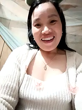 Snapshot of yu--yo chatting on February 19, 11:39 am yu--yo online show from February 19, 11:39 am