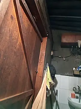 Snapshot of yu--yo chatting on February 21, 1:01 pm yu--yo online show from February 21, 1:01 pm