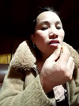 Snapshot of yu--yo chatting on March 6, 11:28 am yu--yo online show from March 6, 11:28 am