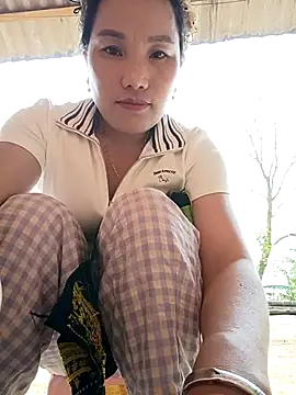 Snapshot of yu--yo chatting on April 3, 3:37 am yu--yo online show from April 3, 3:37 am