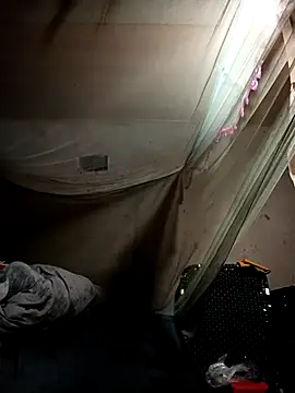 Snapshot of yu--yo chatting on April 12, 4:12 pm yu--yo online show from April 12, 4:12 pm