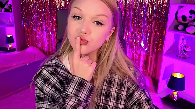 ChloeWhite online show from March 27, 4:07 pm