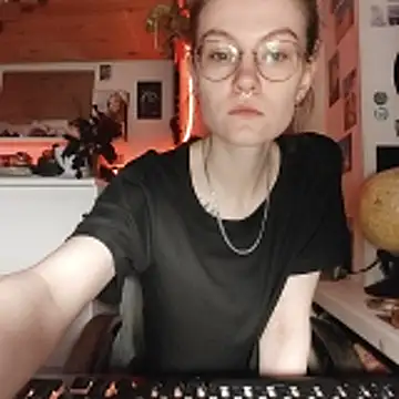 Shy Bamby online show from April 5, 5:32 pm