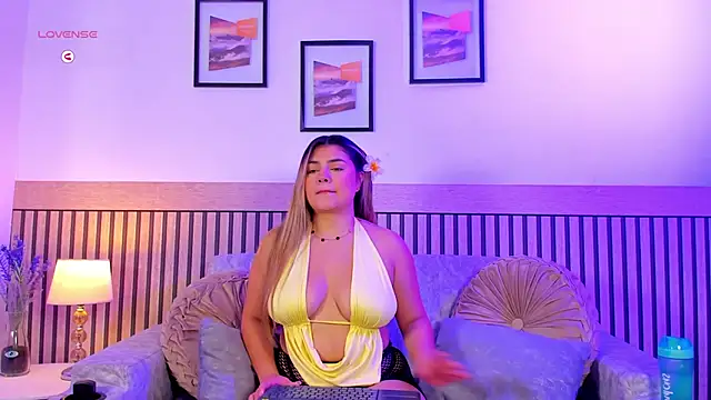 Snapshot of taylor_smiith1 chatting on February 21, 12:17 pm taylor smiith1 online show from February 21, 12:17 pm