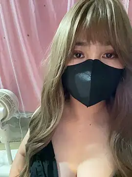 Snapshot of -Violet-t chatting on May 17, 1:40 pm -Violet-t online show from May 17, 1:40 pm