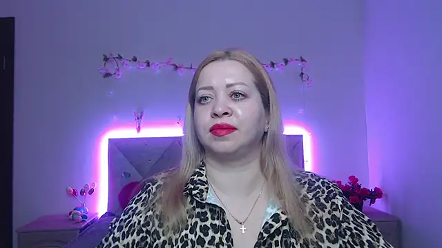 OliviaVerr online show from April 10, 12:21 pm