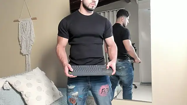 Snapshot of Thiago_moretti chatting on February 5, 3:38 pm Thiago moretti online show from February 5, 3:38 pm