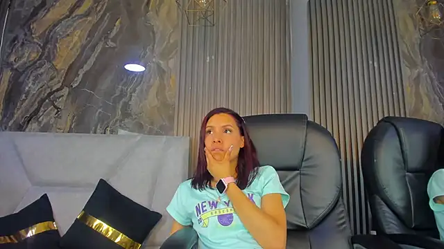 Snapshot of GraceAlexa12 chatting on April 20, 3:37 pm GraceAlexa12 online show from April 20, 3:37 pm