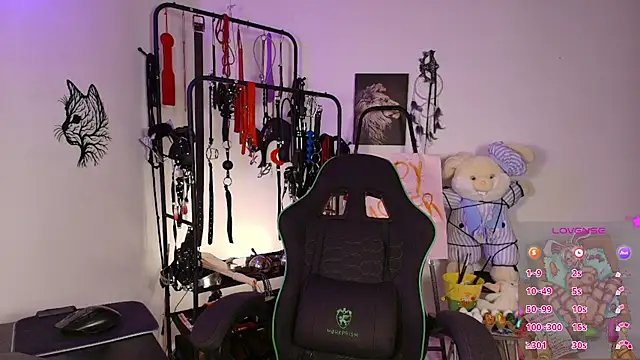 ariannaconnor  online show from April 4, 3:20 pm