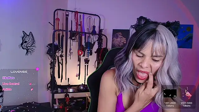 ariannaconnor  online show from April 16, 12:33 am