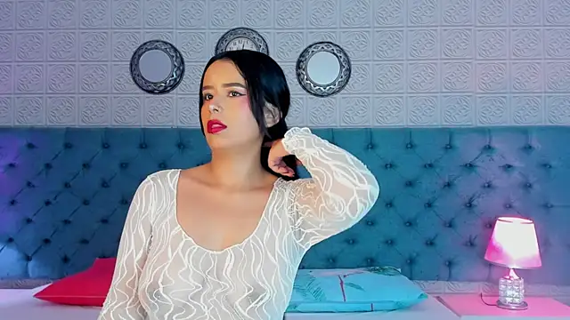 Snapshot of TinyRosee chatting on March 3, 8:04 pm TinyRosee online show from March 3, 8:04 pm