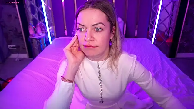 AnnaRayy online show from February 5, 2:11 pm