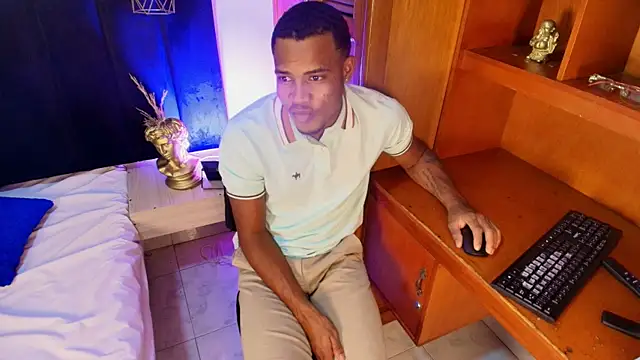 Latinblack 98 online show from January 10, 7:15 pm