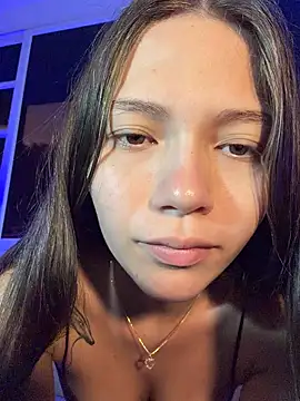 EmmaJhoons online show from February 5, 11:37 am