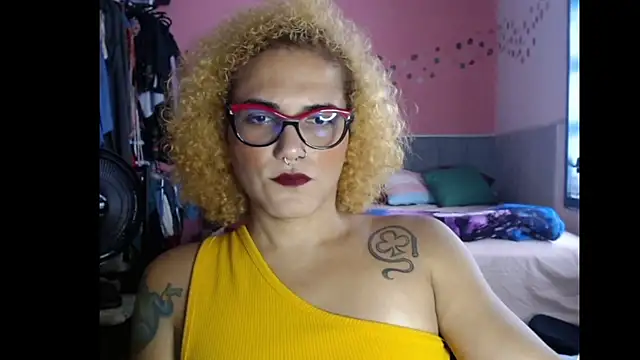 Queen Domme de paus online show from February 2, 6:06 pm