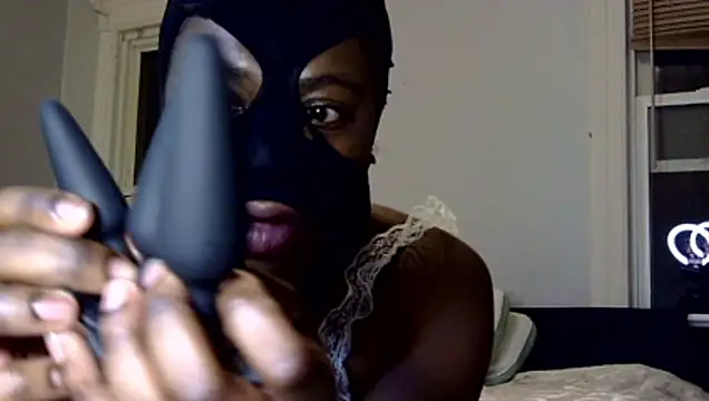 Snapshot of MaskedprincessI chatting on January 11, 1:21 am MaskedprincessI online show from January 11, 1:21 am