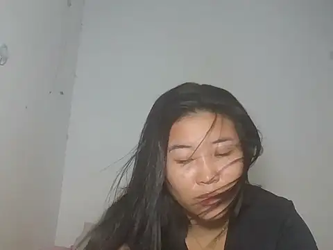Zyeiii online show from June 25, 6:34 pm