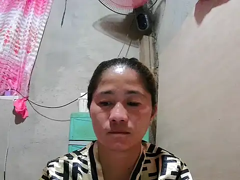 Snapshot of lovelyxxx88 chatting on April 8, 11:43 am lovelyxxx88 online show from April 8, 11:43 am