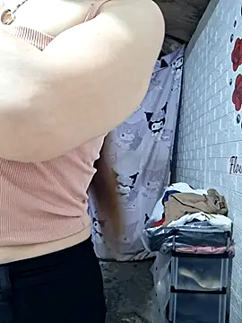 Snapshot of Adela-222 chatting on March 13, 4:41 am Adela-222 online show from March 13, 4:41 am