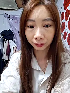 Snapshot of Adela-222 chatting on March 19, 12:47 am Adela-222 online show from March 19, 12:47 am