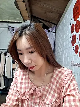 Snapshot of Adela-222 chatting on April 15, 12:50 am Adela-222 online show from April 15, 12:50 am