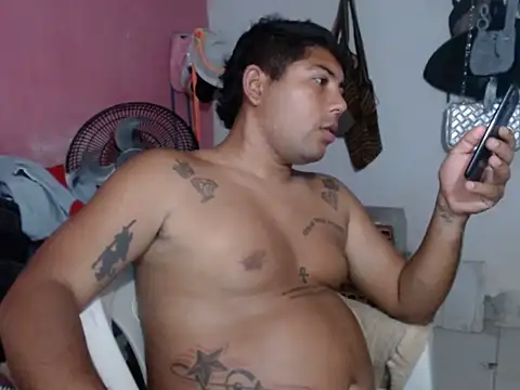 Snapshot of master_juju1924 chatting on March 1, 4:36 am master juju1924 online show from March 1, 4:36 am