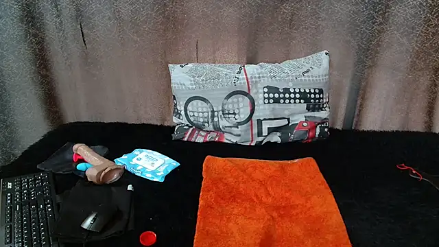 Amanda April online show from April 1, 11:33 am