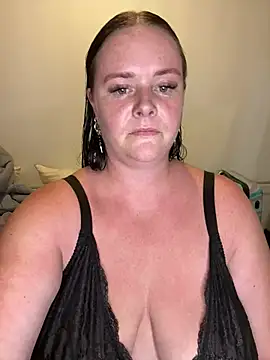 carinabro10 online show from January 16, 10:30 am