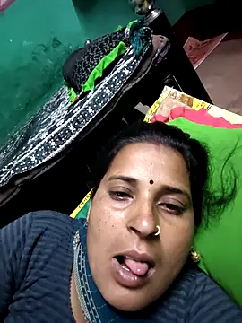 Snapshot of Reena_lodha chatting on May 1, 3:38 pm Reena lodha online show from May 1, 3:38 pm