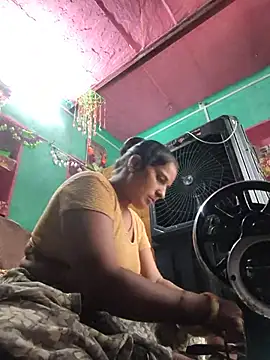 Snapshot of Reena_lodha chatting on June 26, 11:03 am Reena lodha online show from June 26, 11:03 am