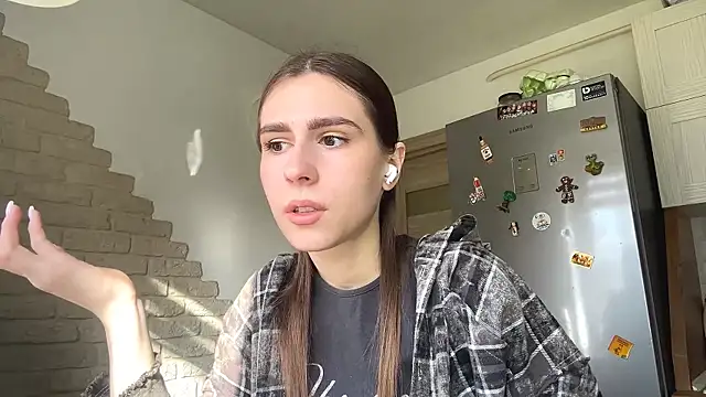 ElsieKuhlmann online show from April 6, 2:07 pm