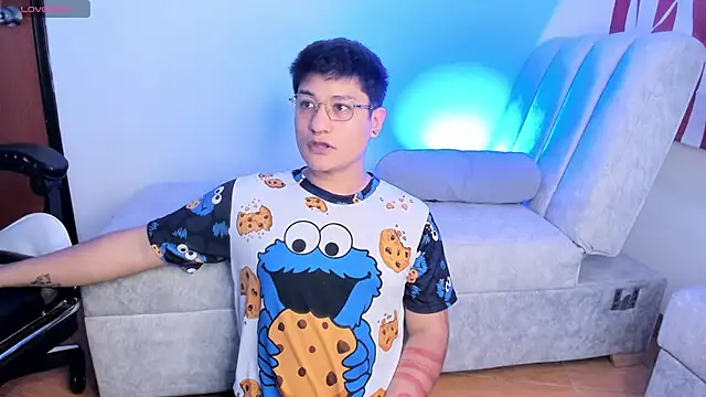 Theo Rowan online show from February 13, 6:48 pm