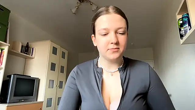 JammieMickiewicz online show from March 17, 7:33 am