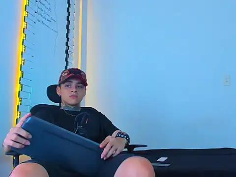 Thomas-Wil online show from February 3, 6:40 am