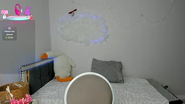 elina syui online show from March 1, 5:48 pm