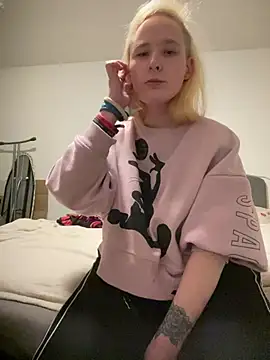 PurpleHazexx online show from February 19, 9:00 pm