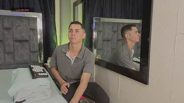 LeoMonnroe online show from March 15, 5:30 pm