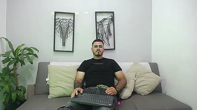 Aronhilton online show from January 13, 7:41 pm