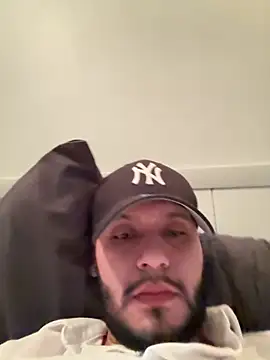 Snapshot of Ser02hot_latino chatting on February 3, 6:57 pm Ser02hot latino online show from February 3, 6:57 pm