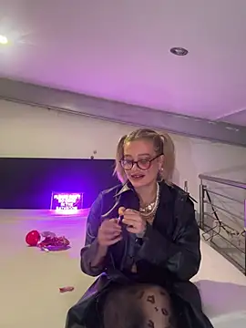 Zungenlolly quinn online show from January 9, 7:15 pm