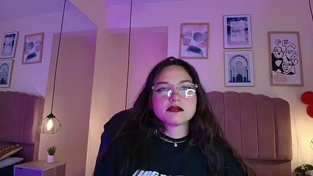 Hanabie  online show from April 22, 3:20 am