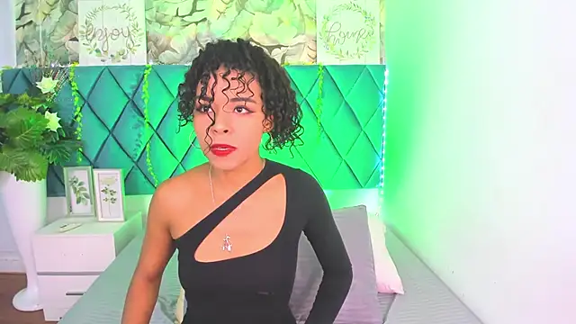 Snapshot of AlexiiaBrown chatting on April 22, 1:12 pm AlexiiaBrown online show from April 22, 1:12 pm