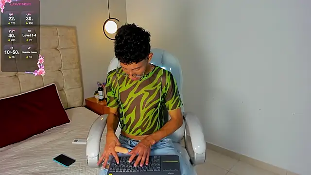 twink royale18 online show from February 27, 3:01 pm