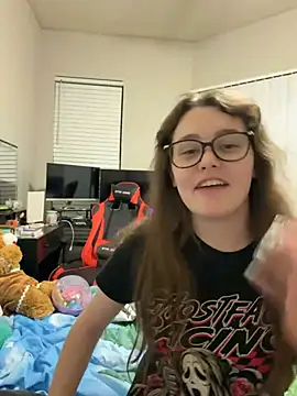 julia4thewin online show from April 9, 2:00 am