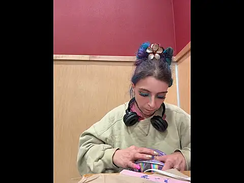 Snapshot of MegaTinyyy chatting on June 11, 8:01 am MegaTinyyy online show from June 11, 8:01 am