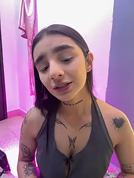 Snapshot of Abriil_cutee chatting on June 1, 2:19 pm Abriil cutee online show from June 1, 2:19 pm