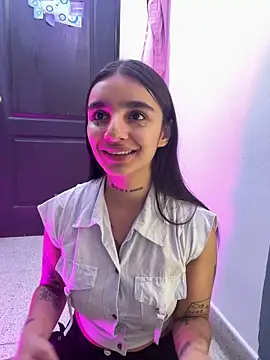 Snapshot of Abriil_cutee chatting on June 3, 3:17 pm Abriil cutee online show from June 3, 3:17 pm